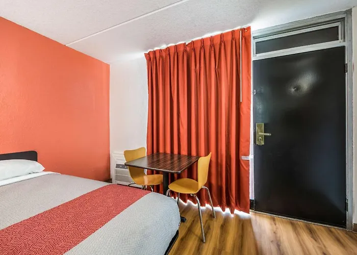 Motel 6-Henderson, Tx