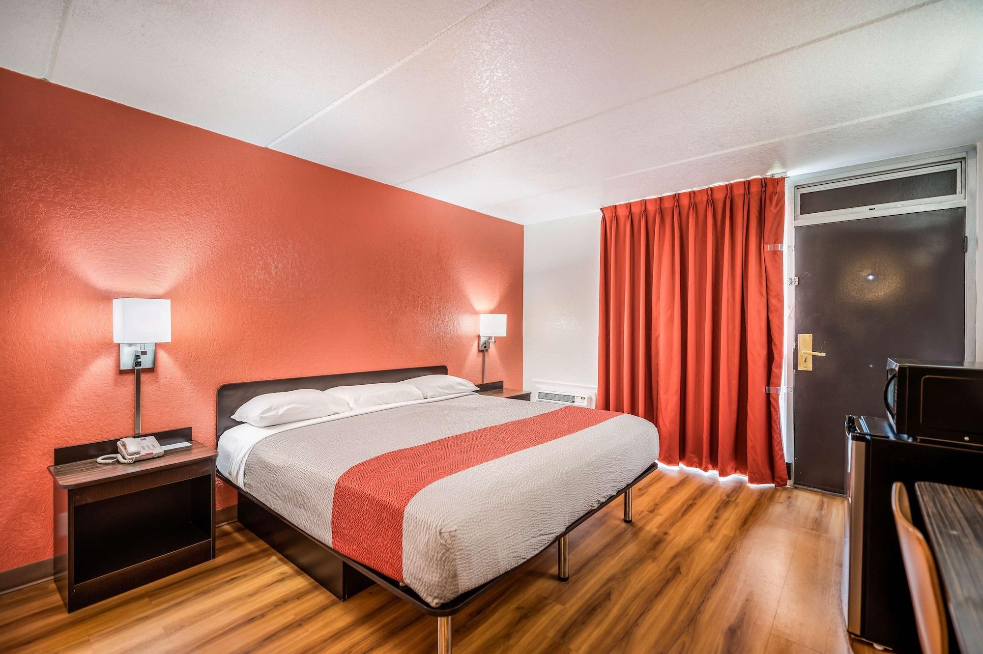 6-henderson, Tx Hotel