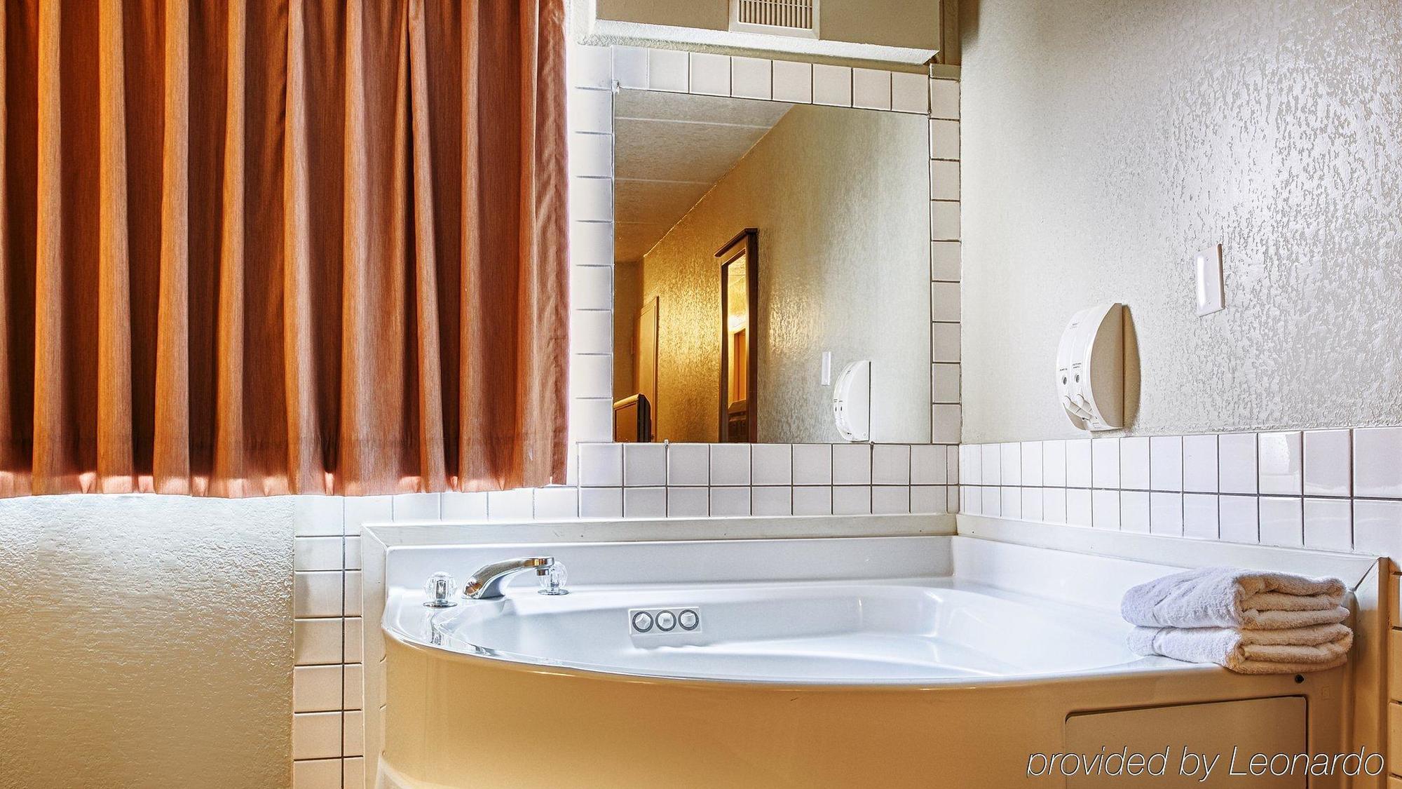 Hotel 6-henderson, Tx 2*